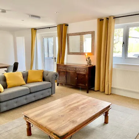 Rye Court - Stunning In With Parking هلمسلي