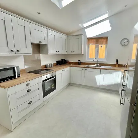 Rye Court - Stunning In With Parking هلمسلي