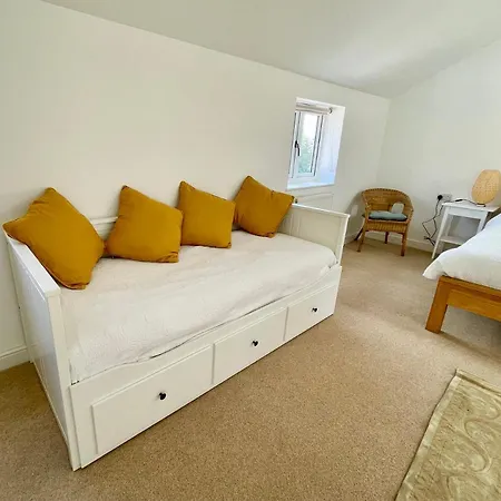 Rye Court - Stunning In With Parking