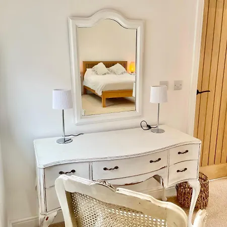 Rye Court - Stunning In With Parking *