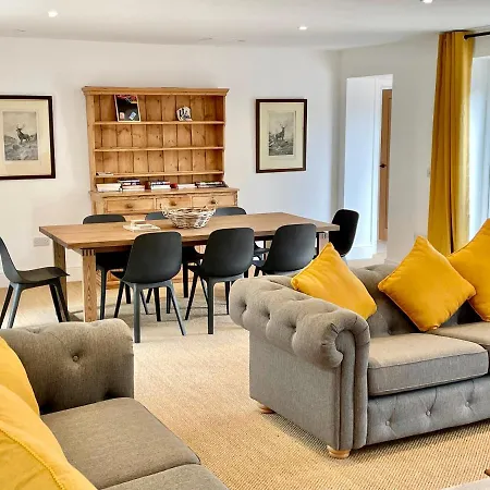 Rye Court - Stunning In With Parking