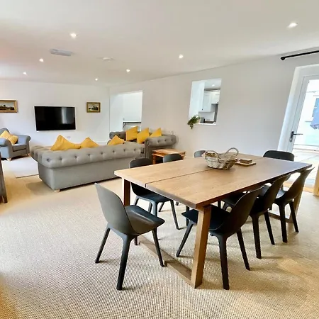 Rye Court - Stunning In With Parking 度假居 赫尔姆斯利